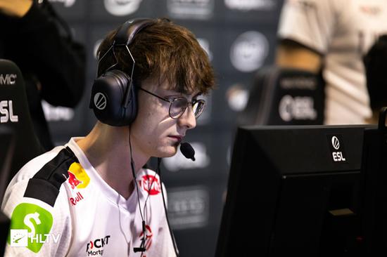 下载官方电竞比赛实时数据APP掌握最新赛事动态